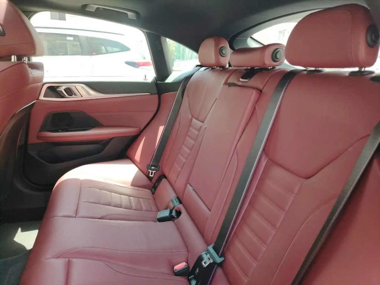 Car image 18