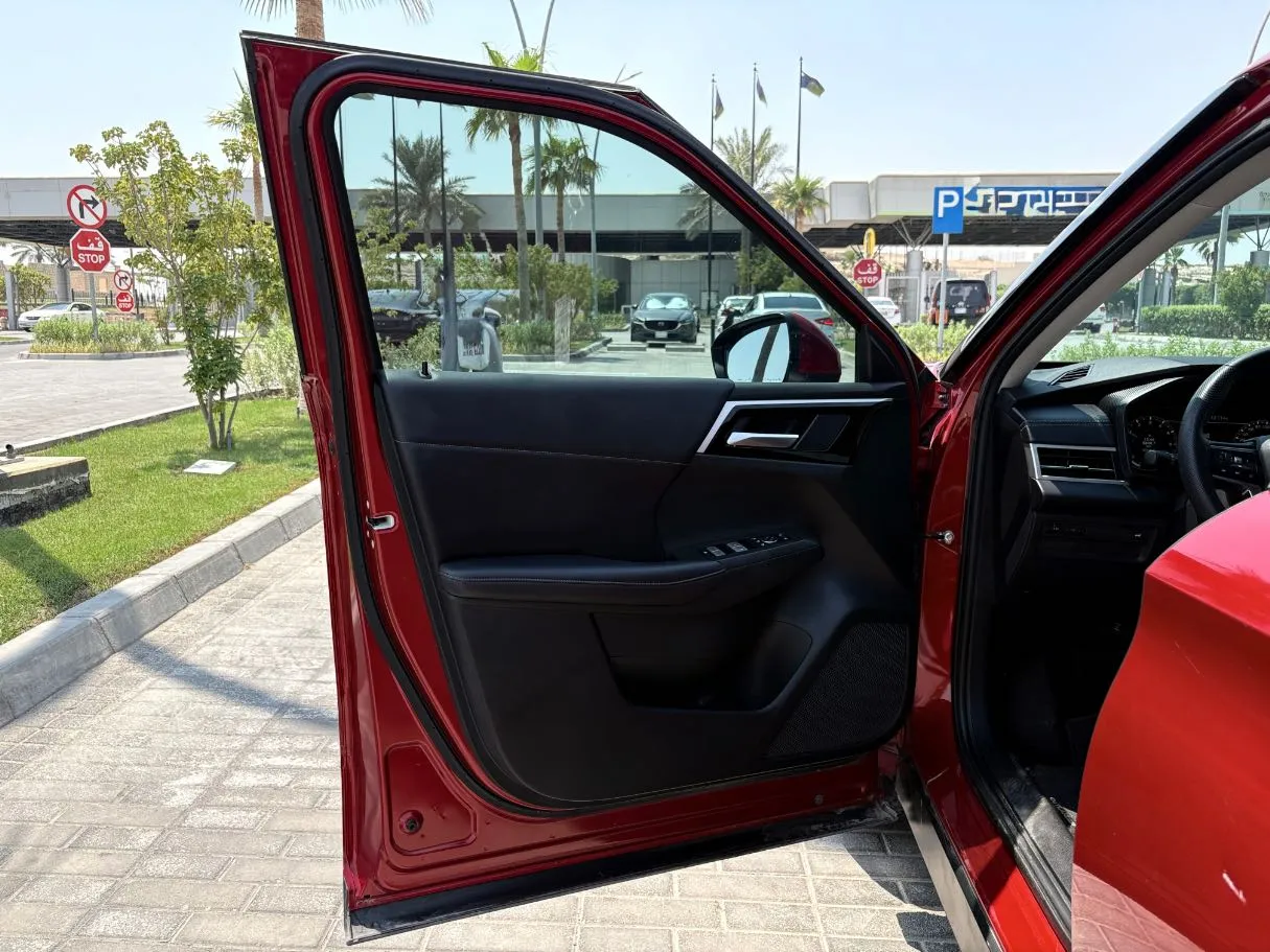 Car image 10