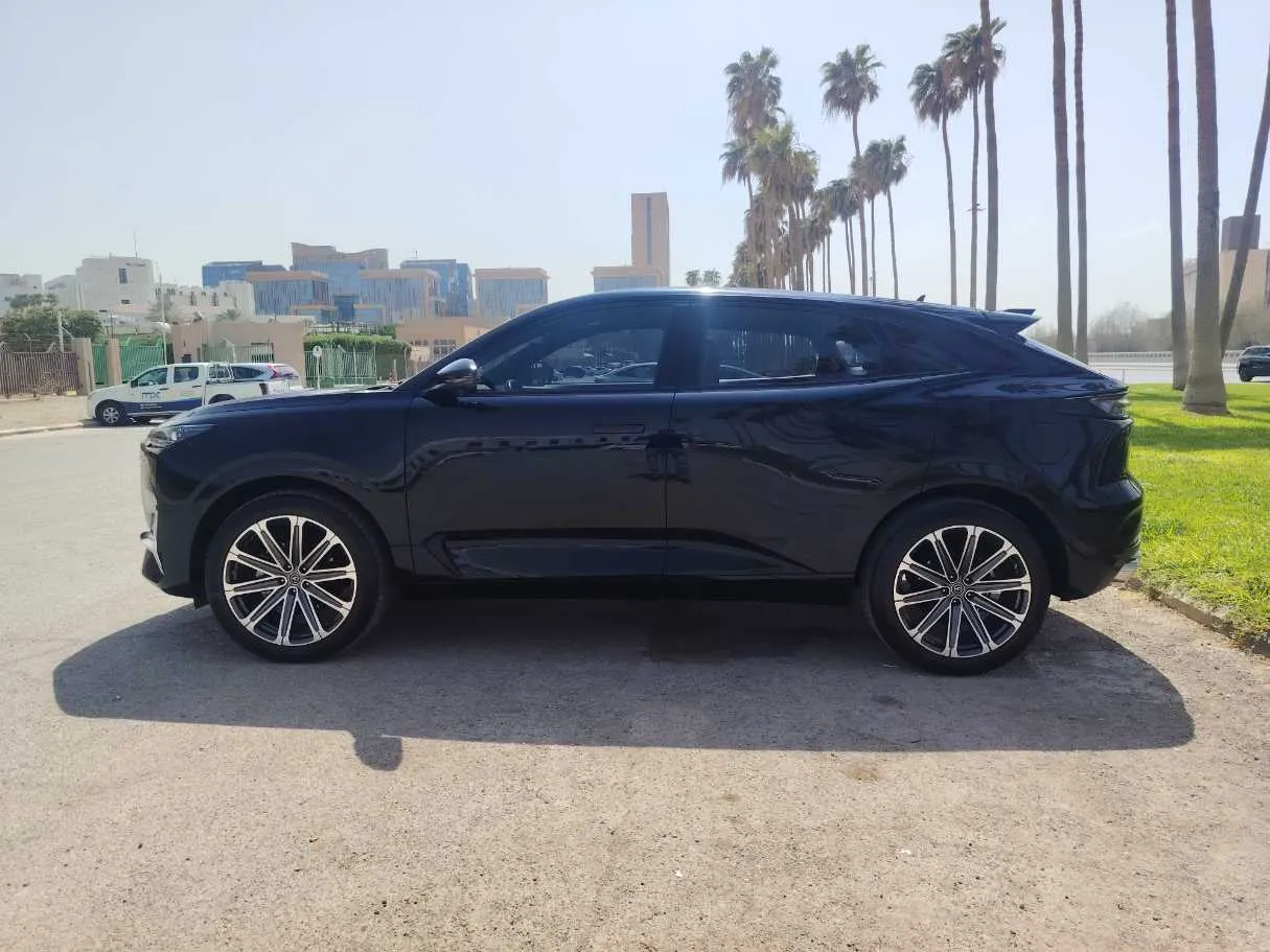 Car image 8