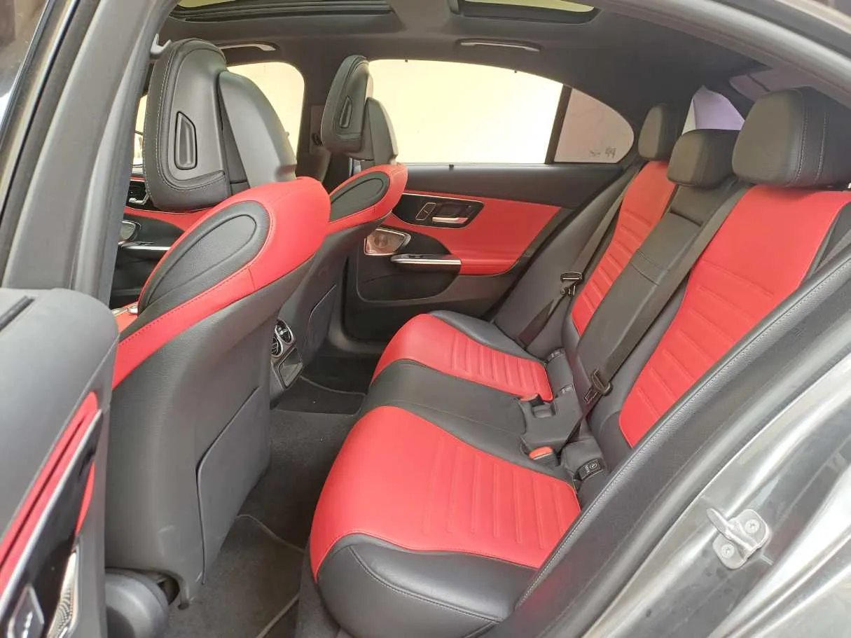 Car image 13