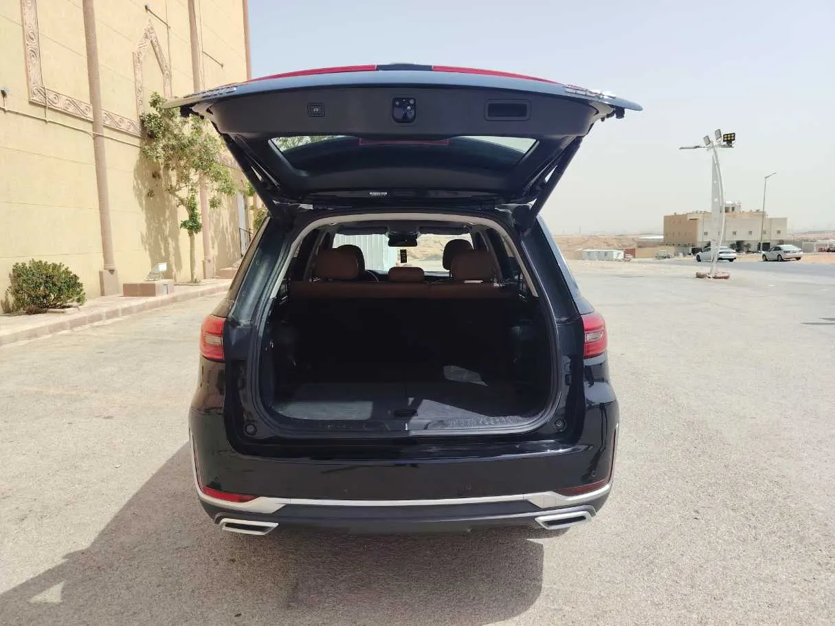 Car image 25