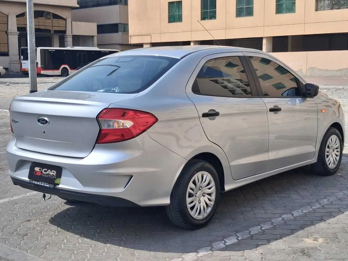 Car image 5