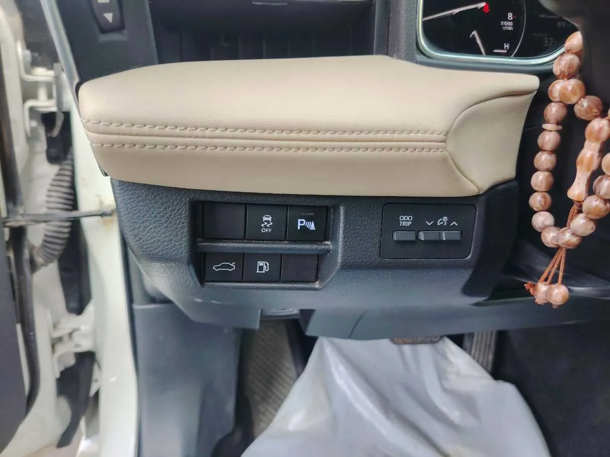Car image 34