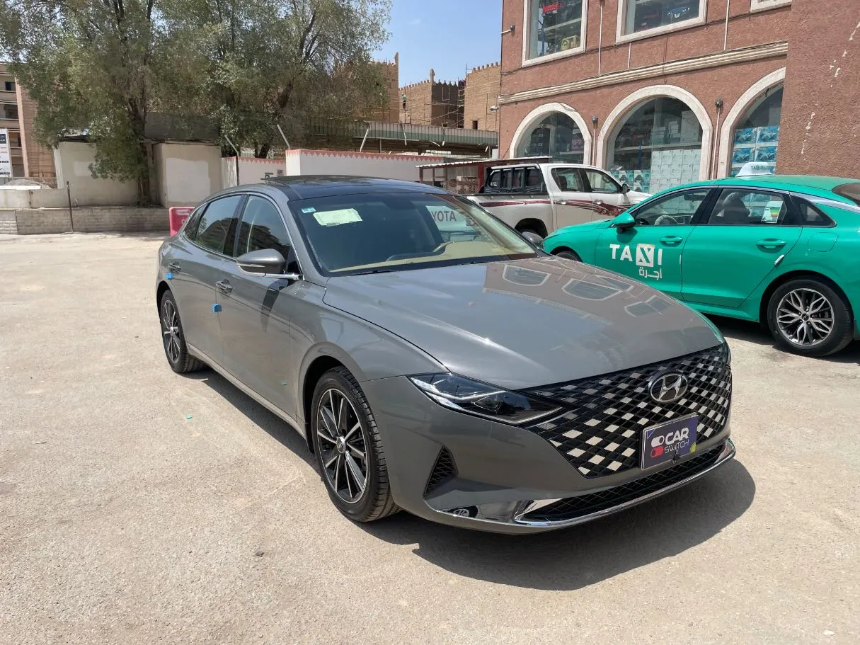Car image 3