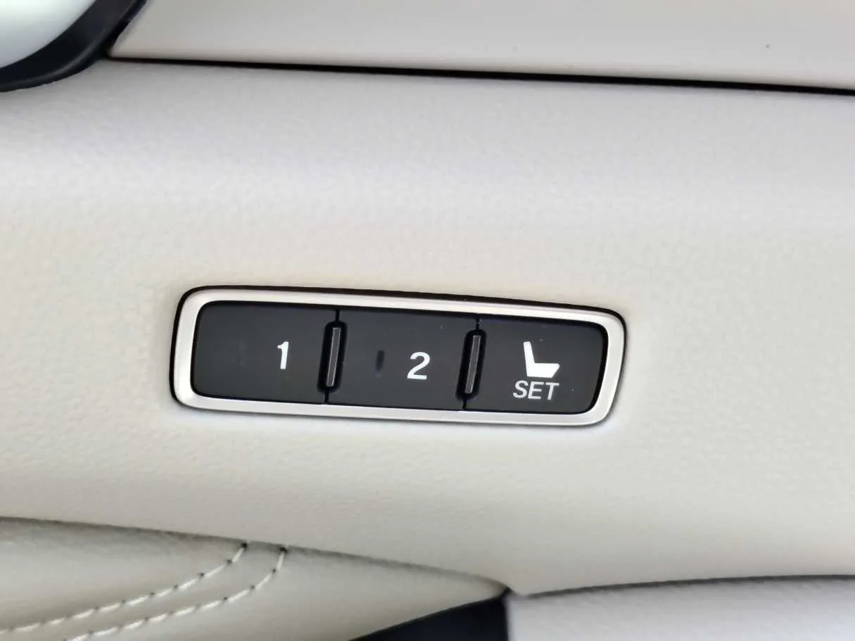 Car image 29