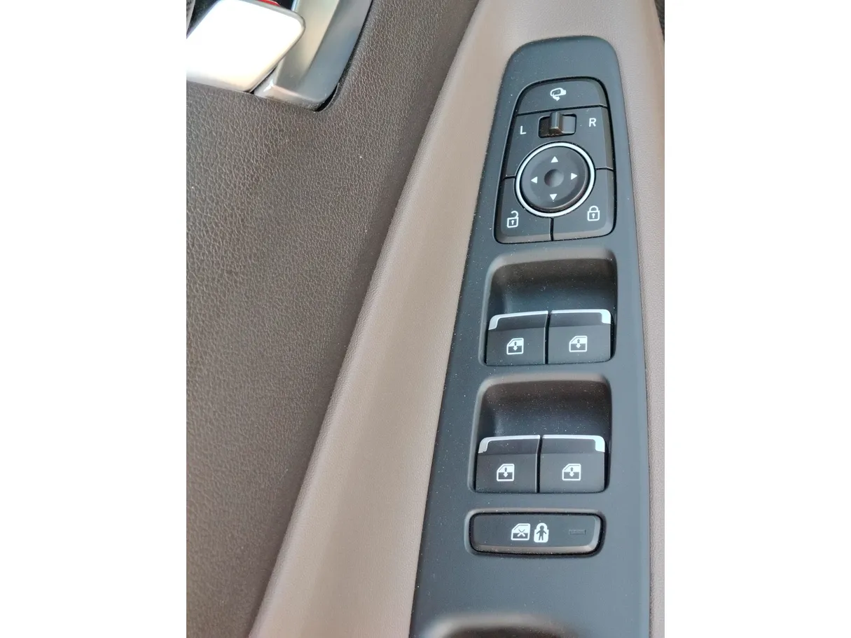 Car image 28