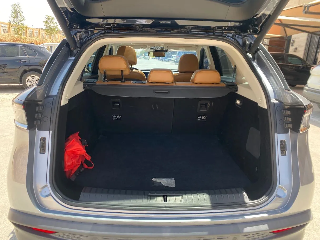 Car image 20