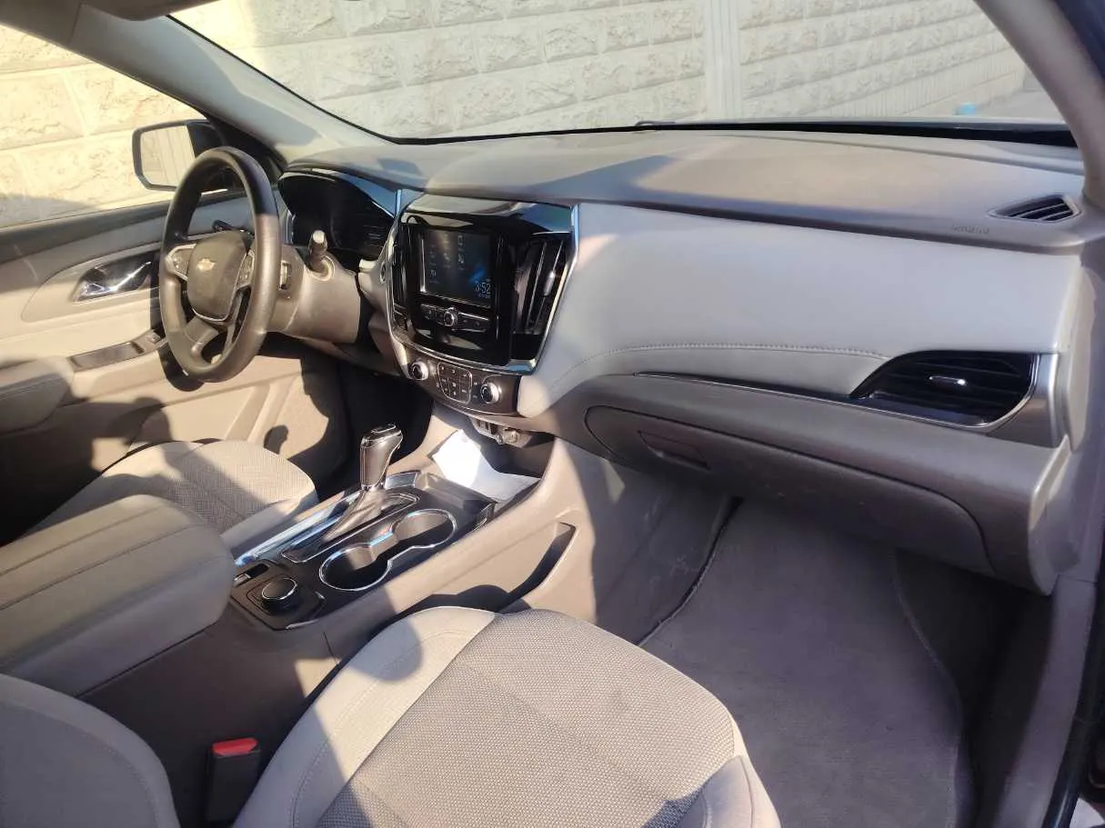 Car image 14