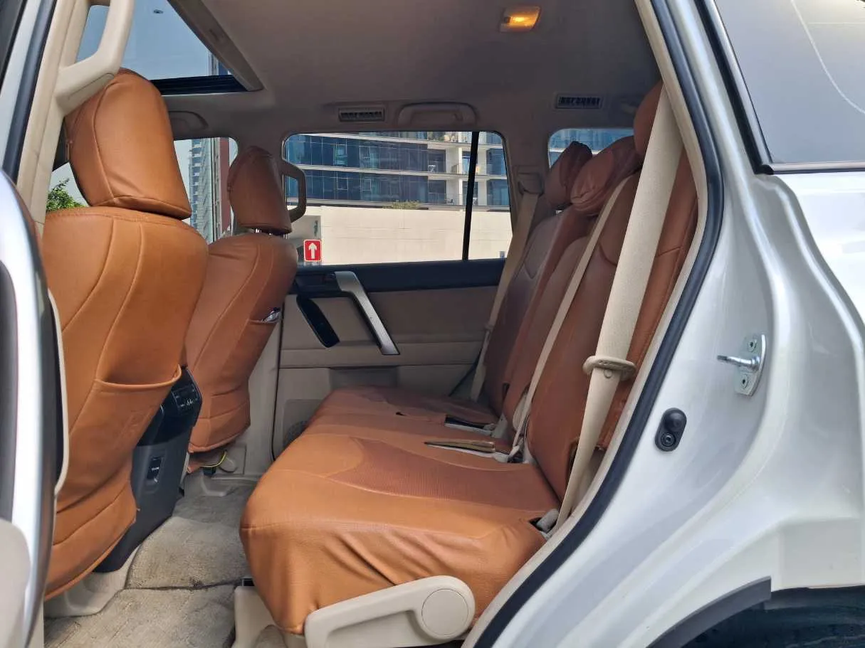 Car image 13