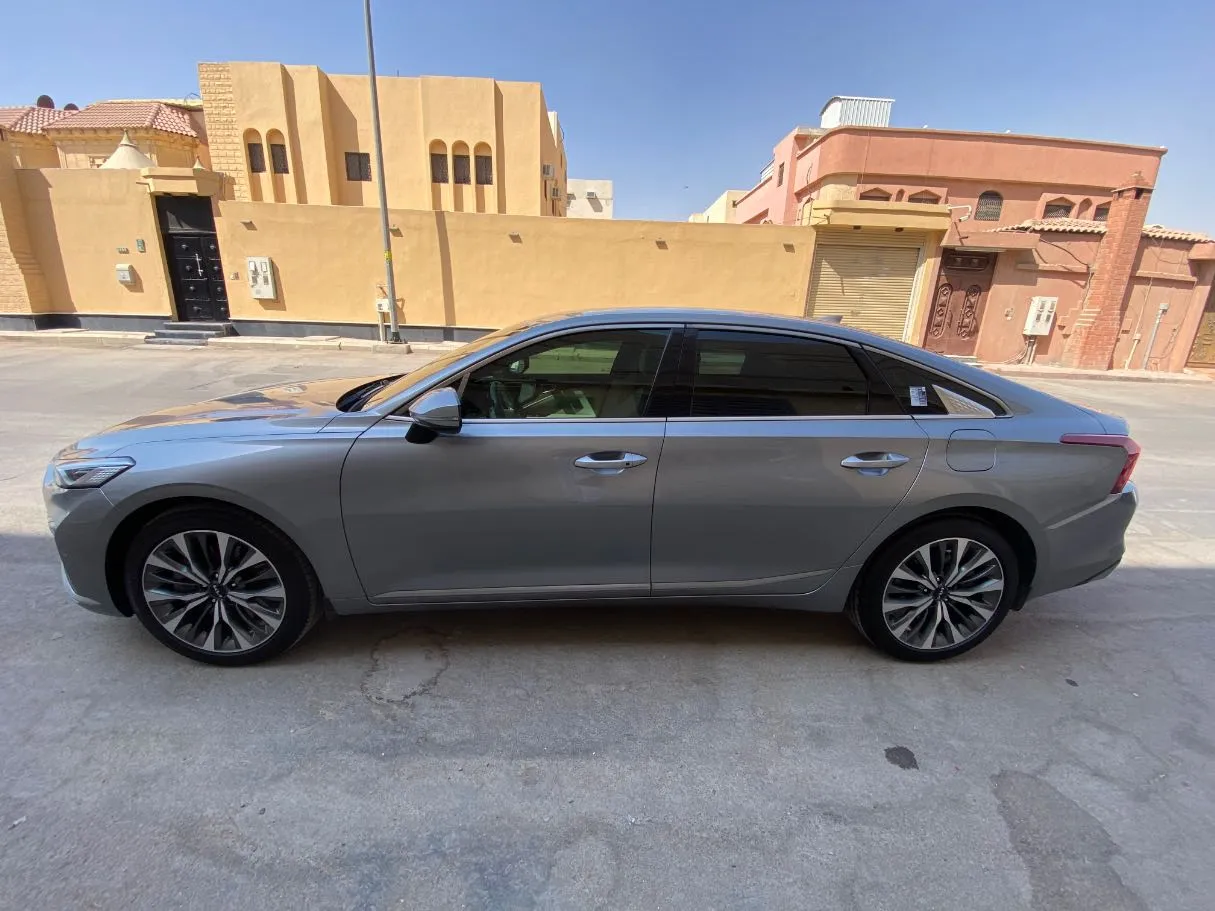 Car image 8