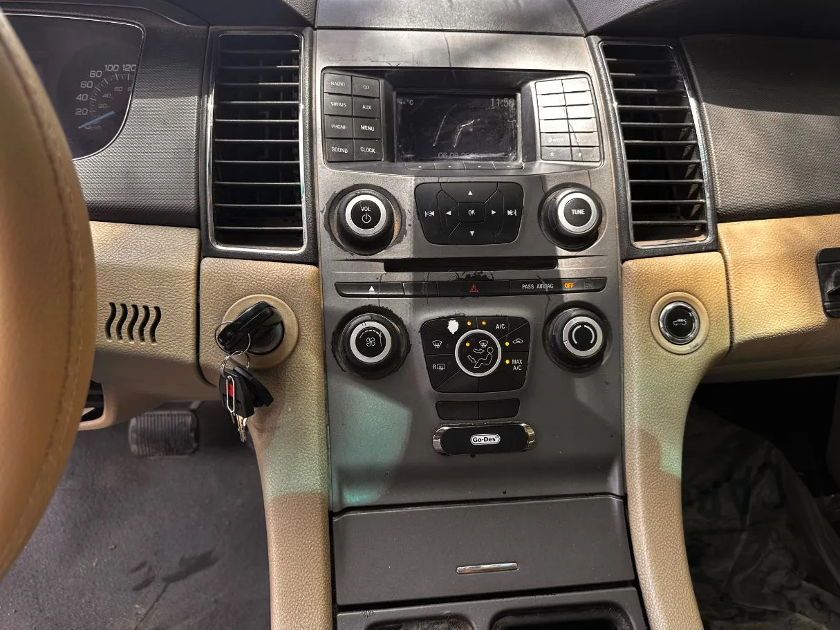 Car image 17