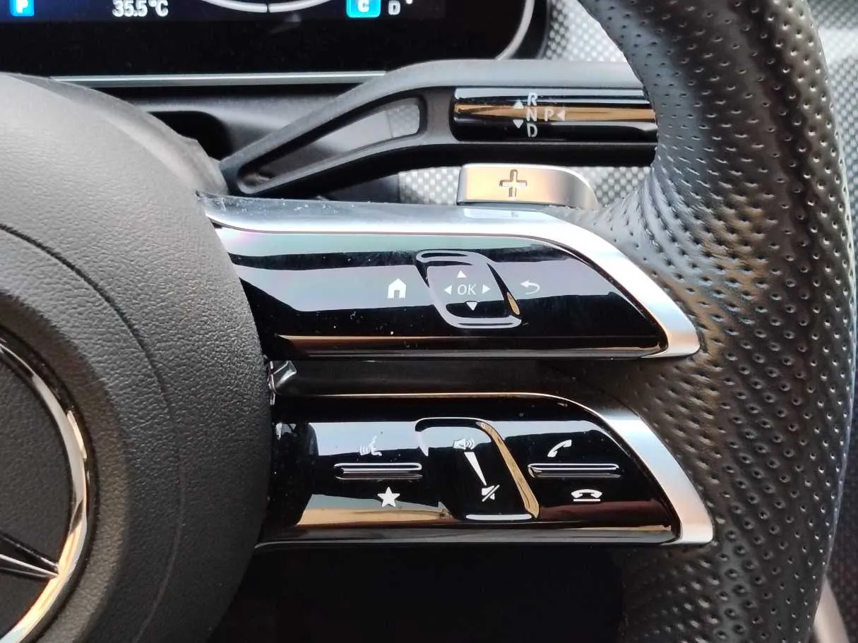 Car image 26