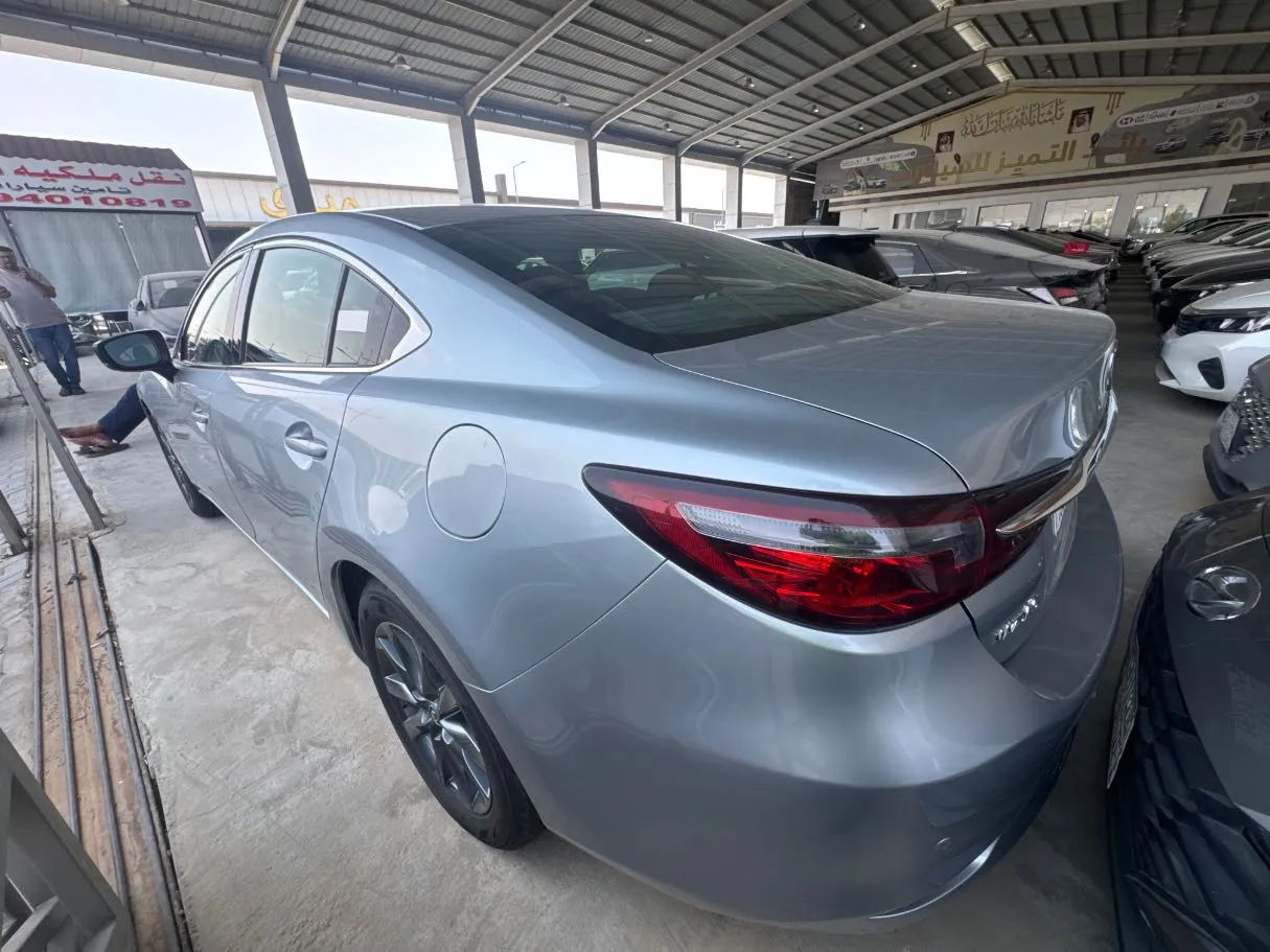 Car image 5