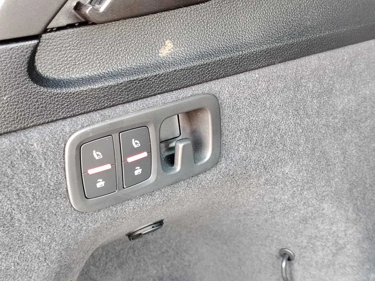 Car image 40