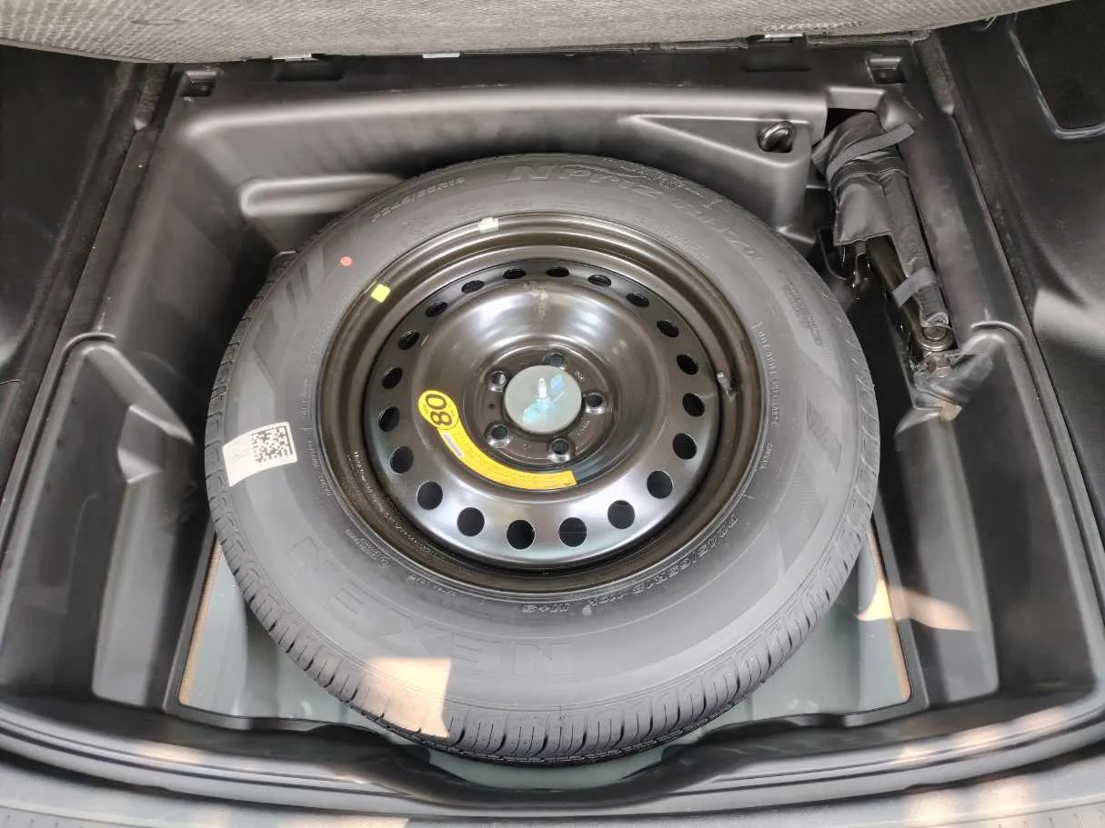 Car image 40