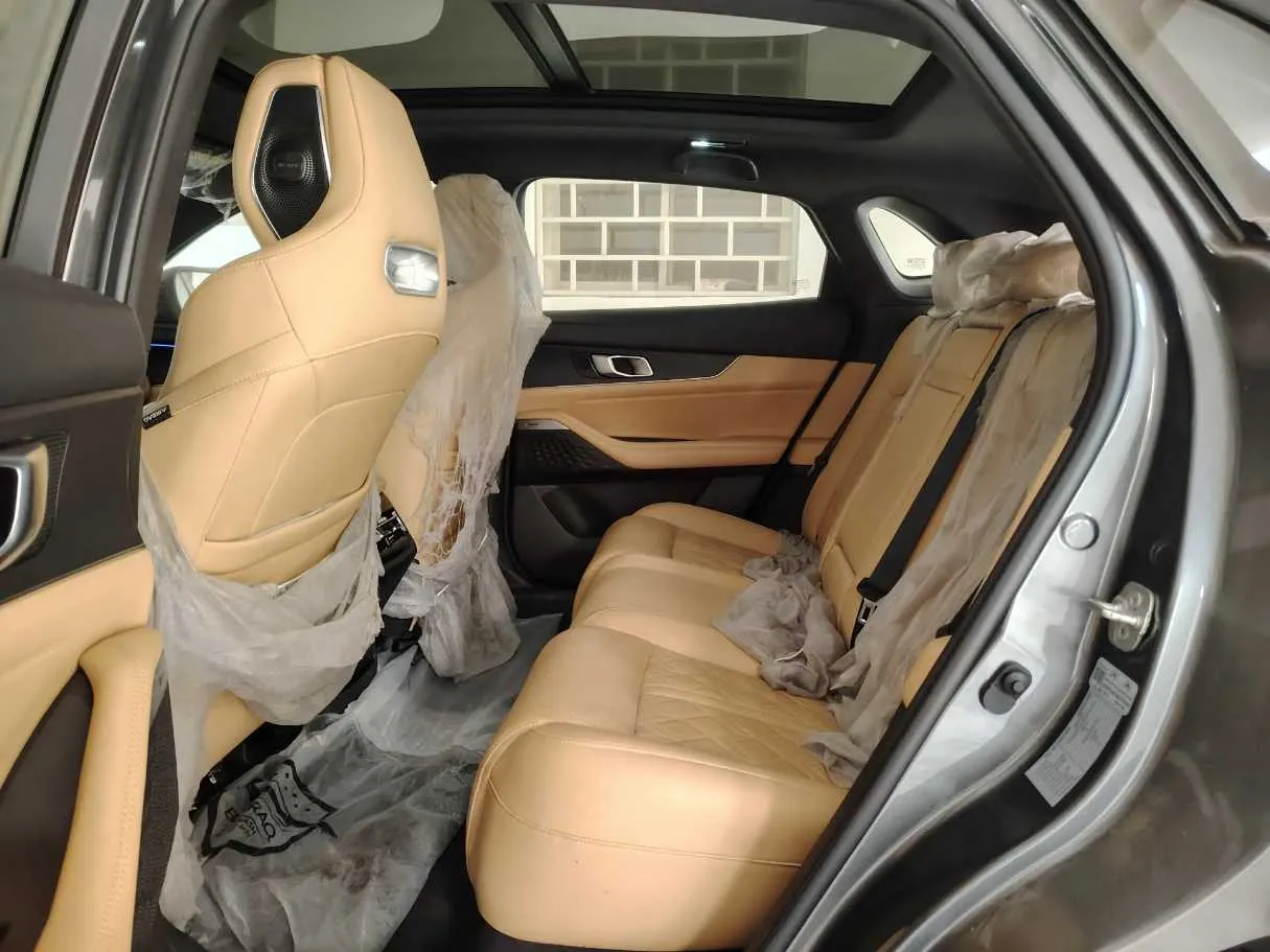 Car image 19