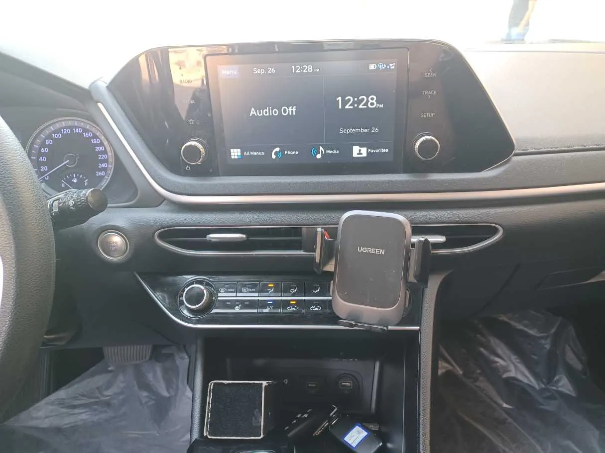 Car image 14
