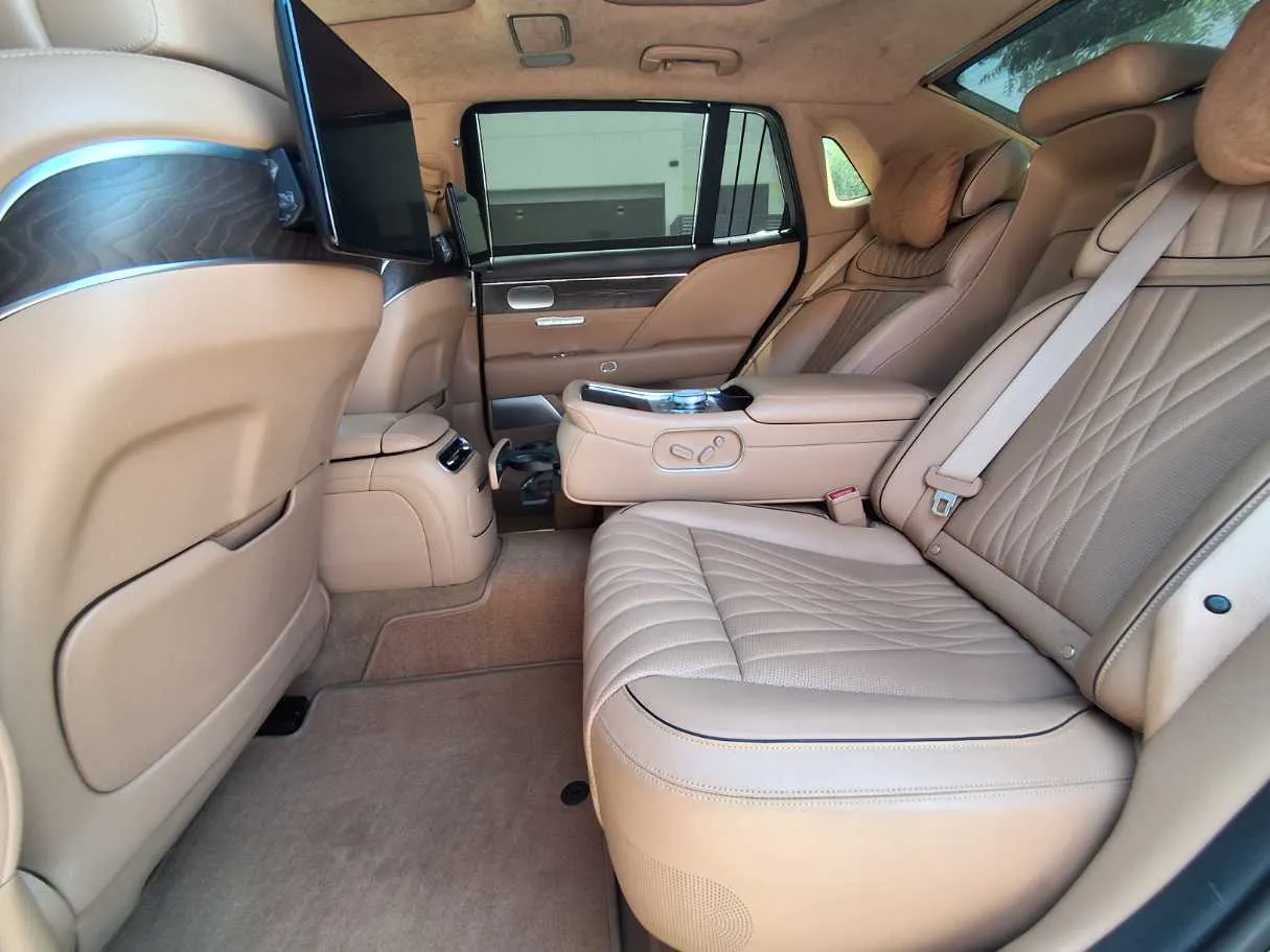 Car image 13