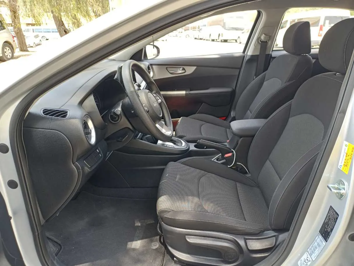 Car image 12
