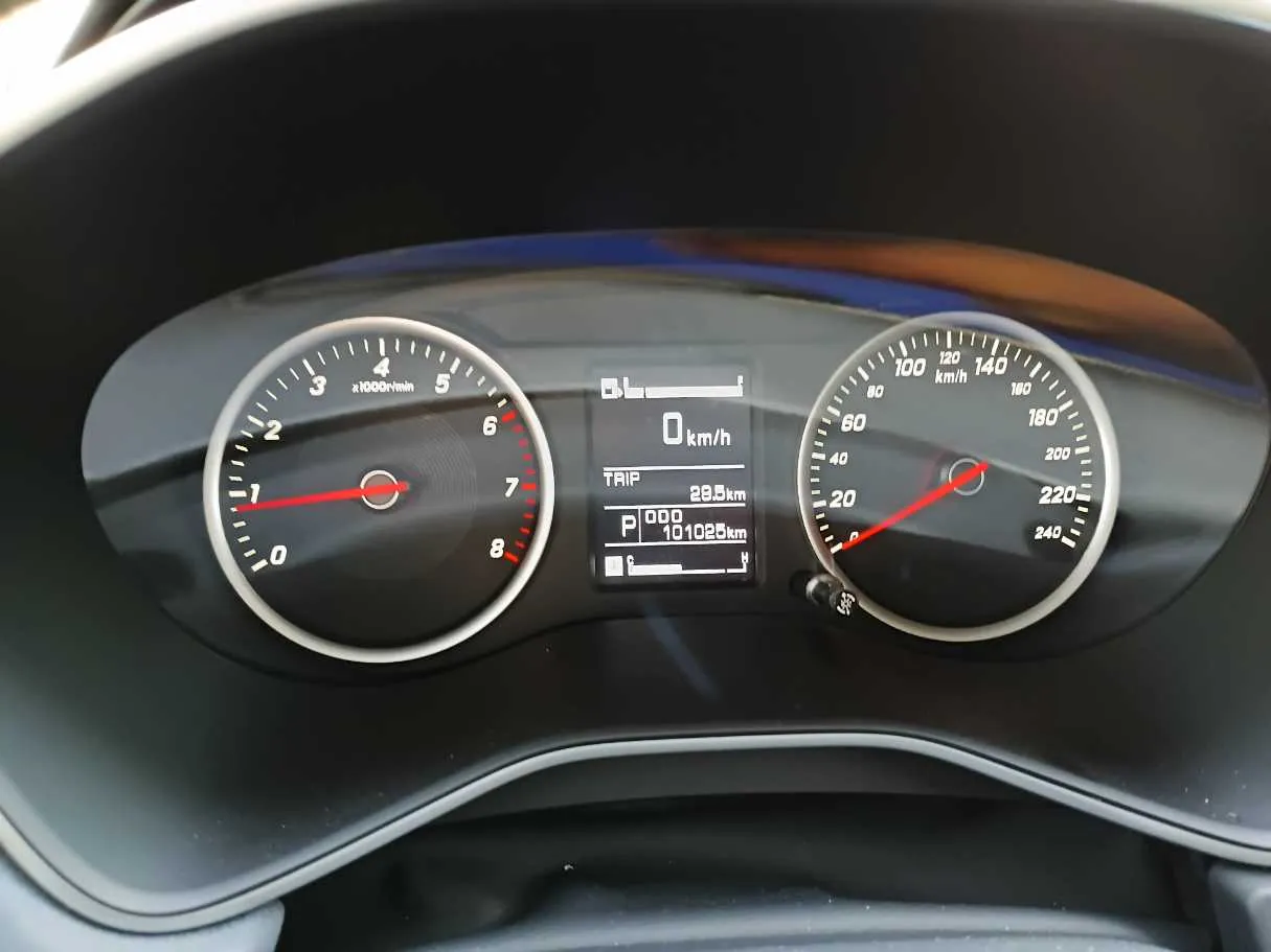 Car image 18