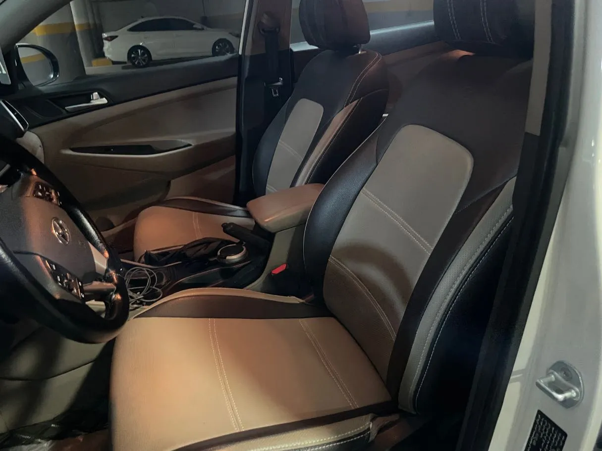 Car image 13