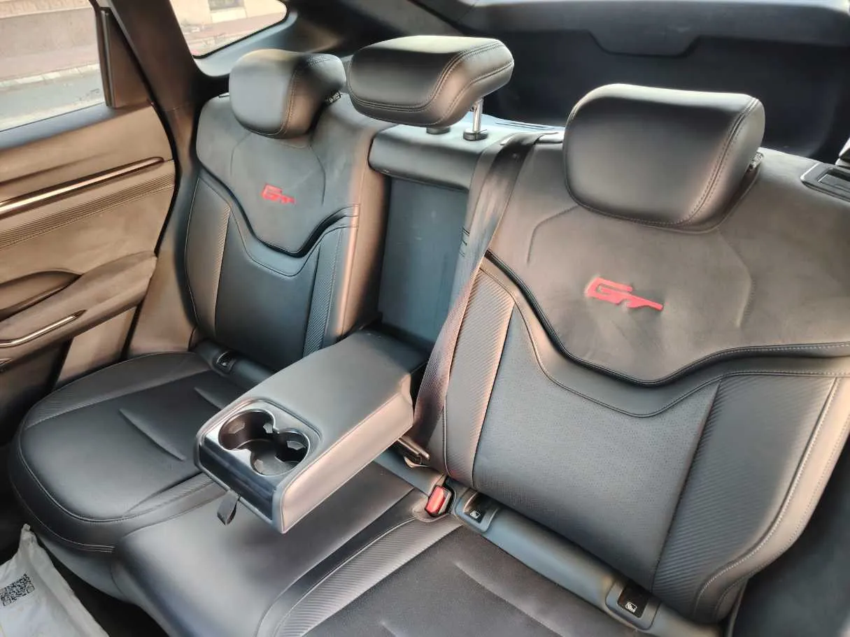 Car image 16