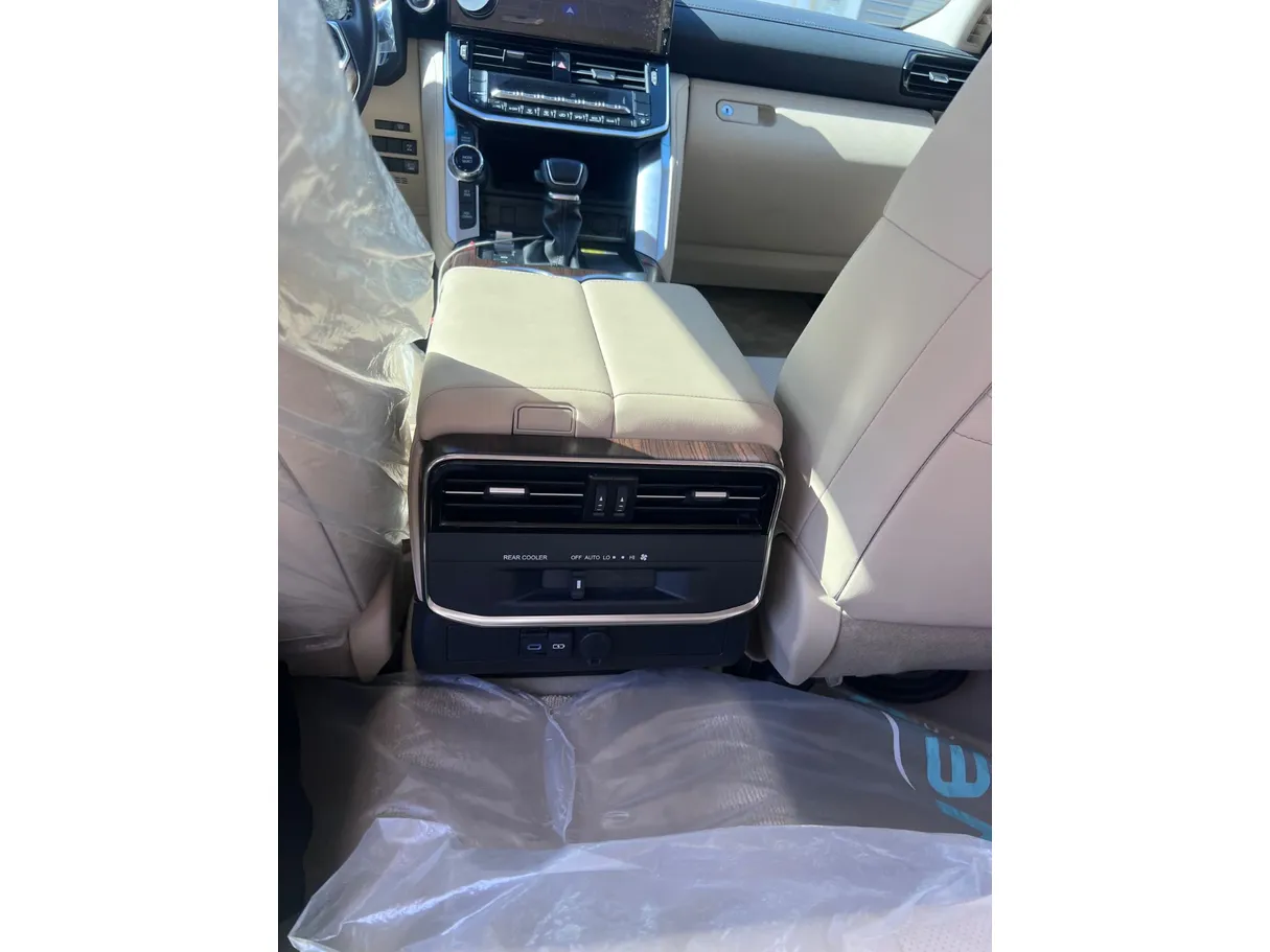 Car image 26
