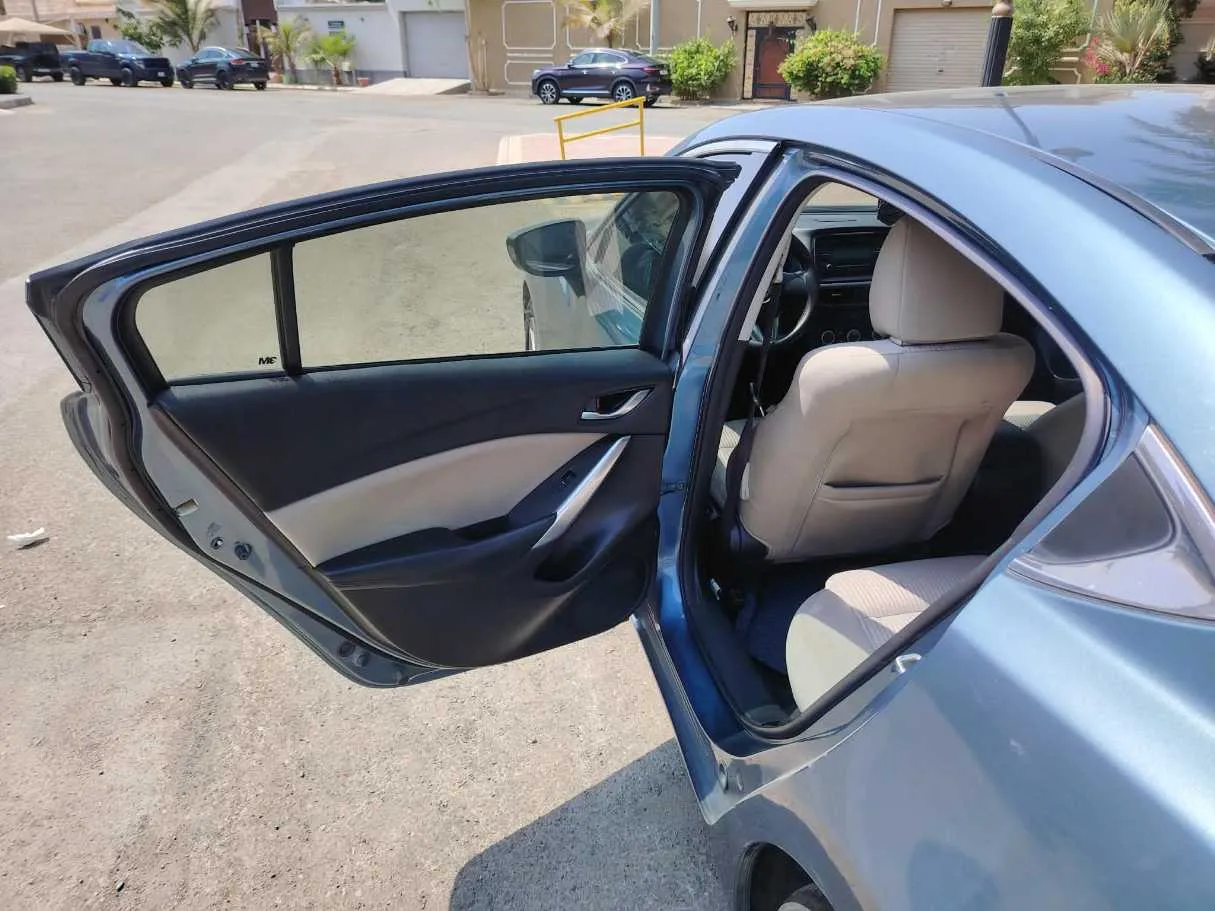 Car image 16