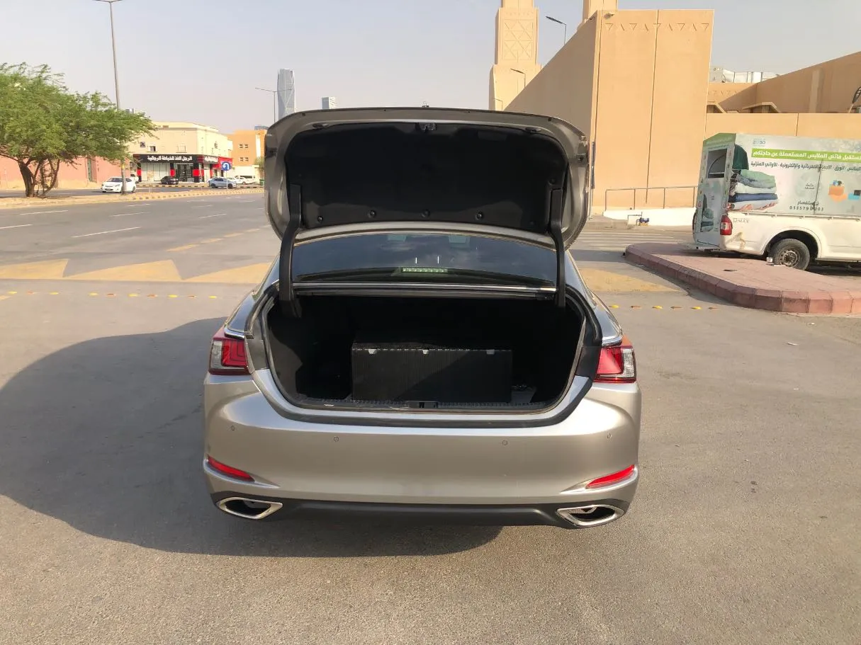 Car image 20