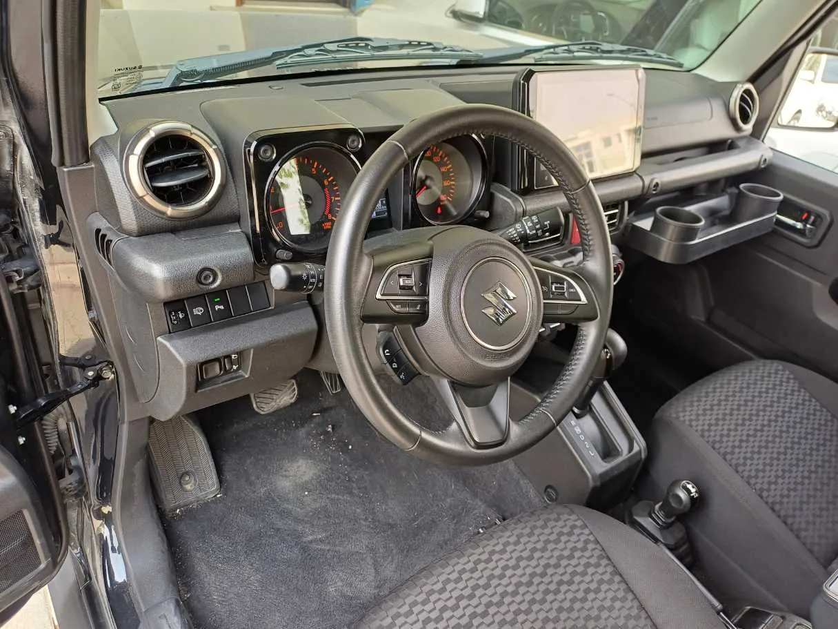 Car image 11