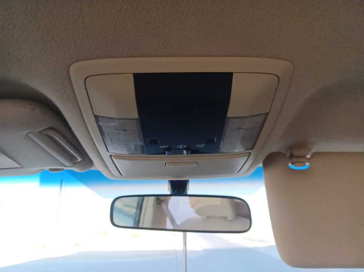 Car image 19