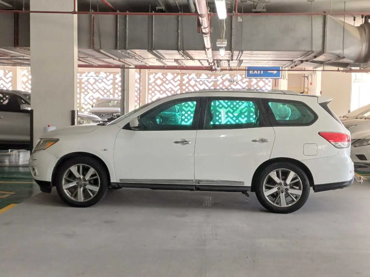 Car image 4