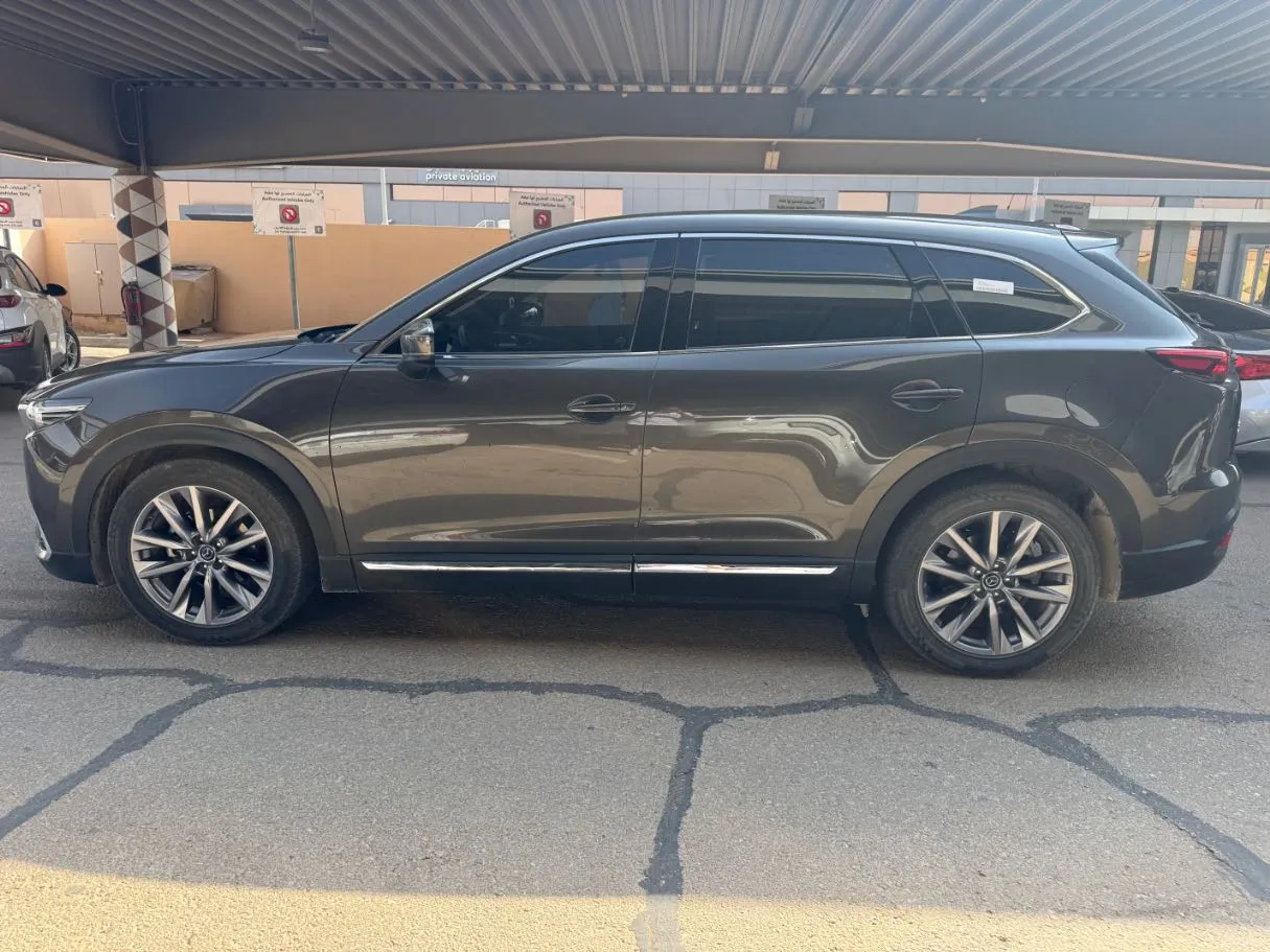 Car image 8
