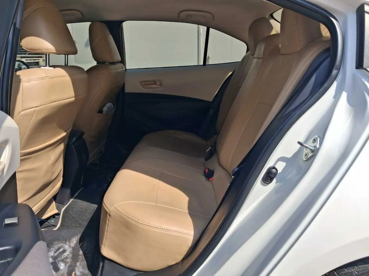 Car image 13