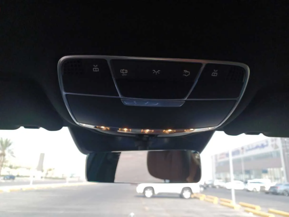 Car image 23