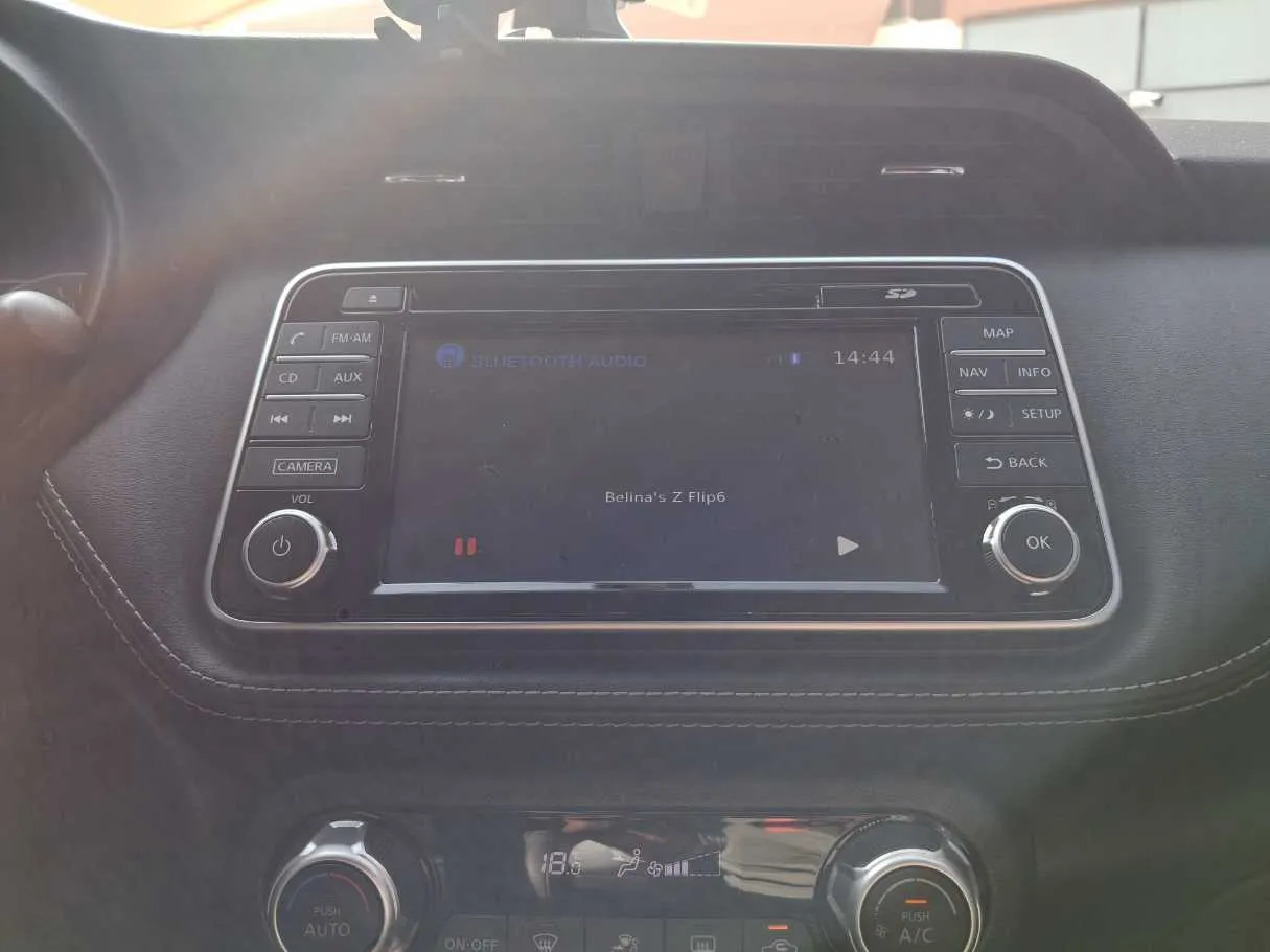 Car image 16