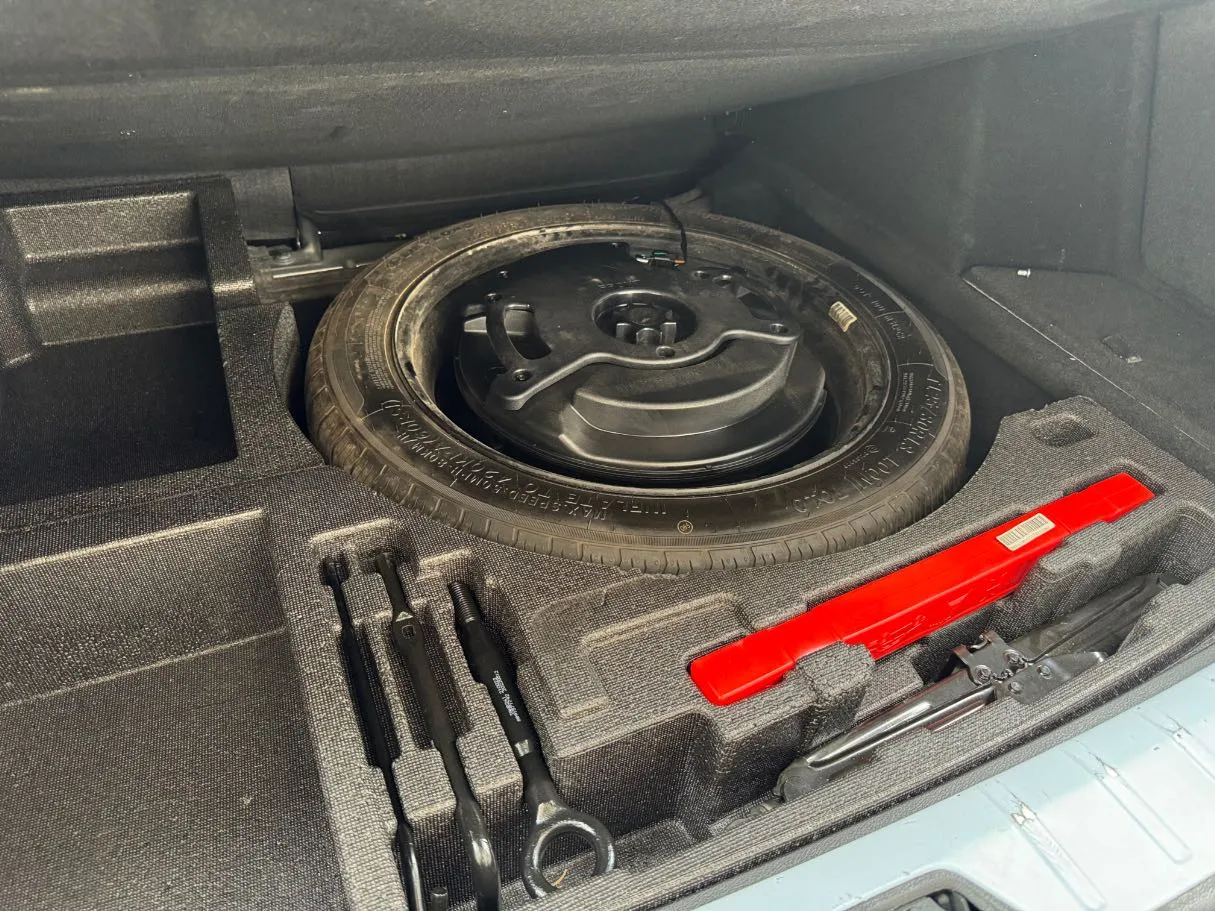 Car image 26