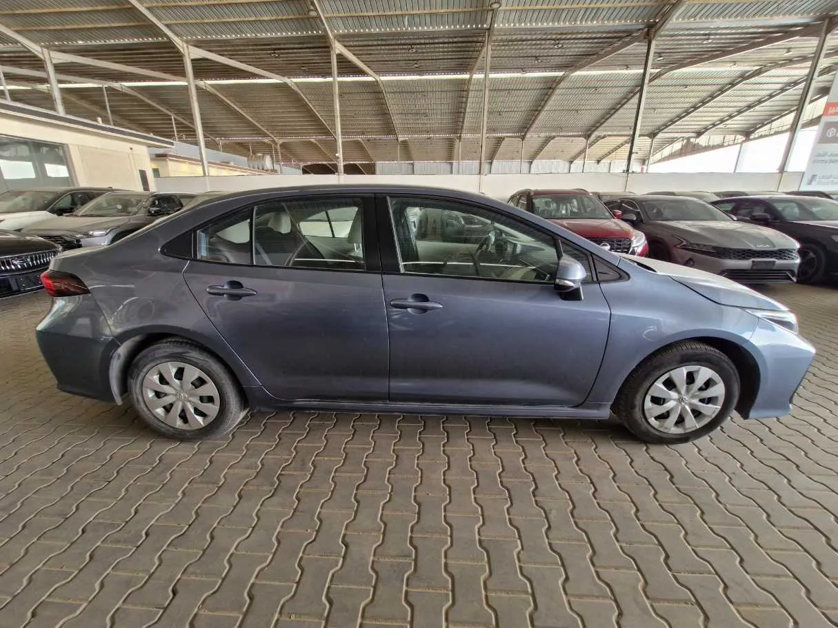 Car image 4