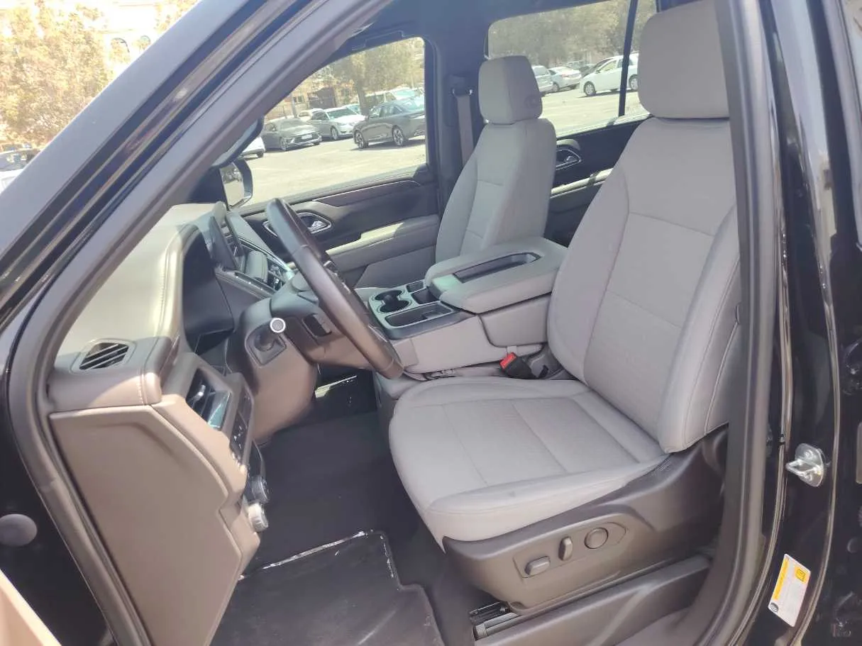Car image 12