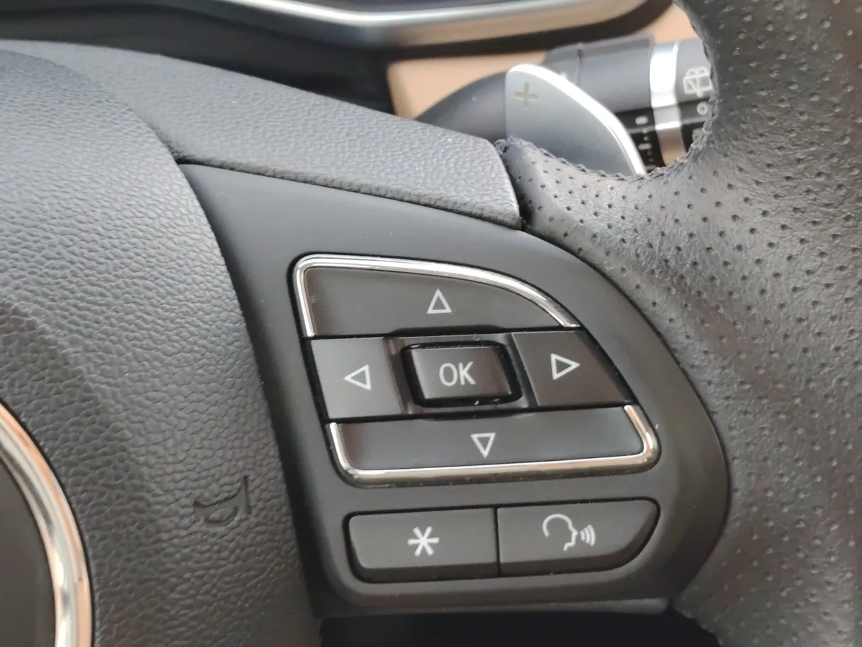 Car image 26