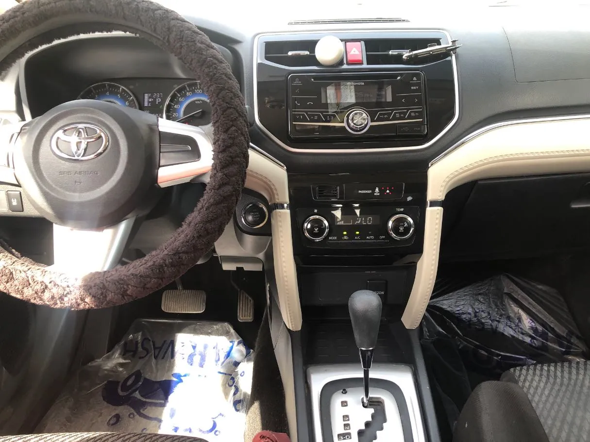 Car image 17