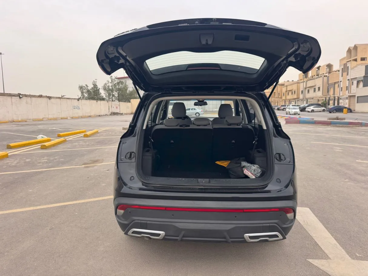 Car image 19