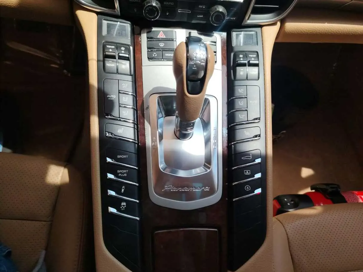 Car image 24