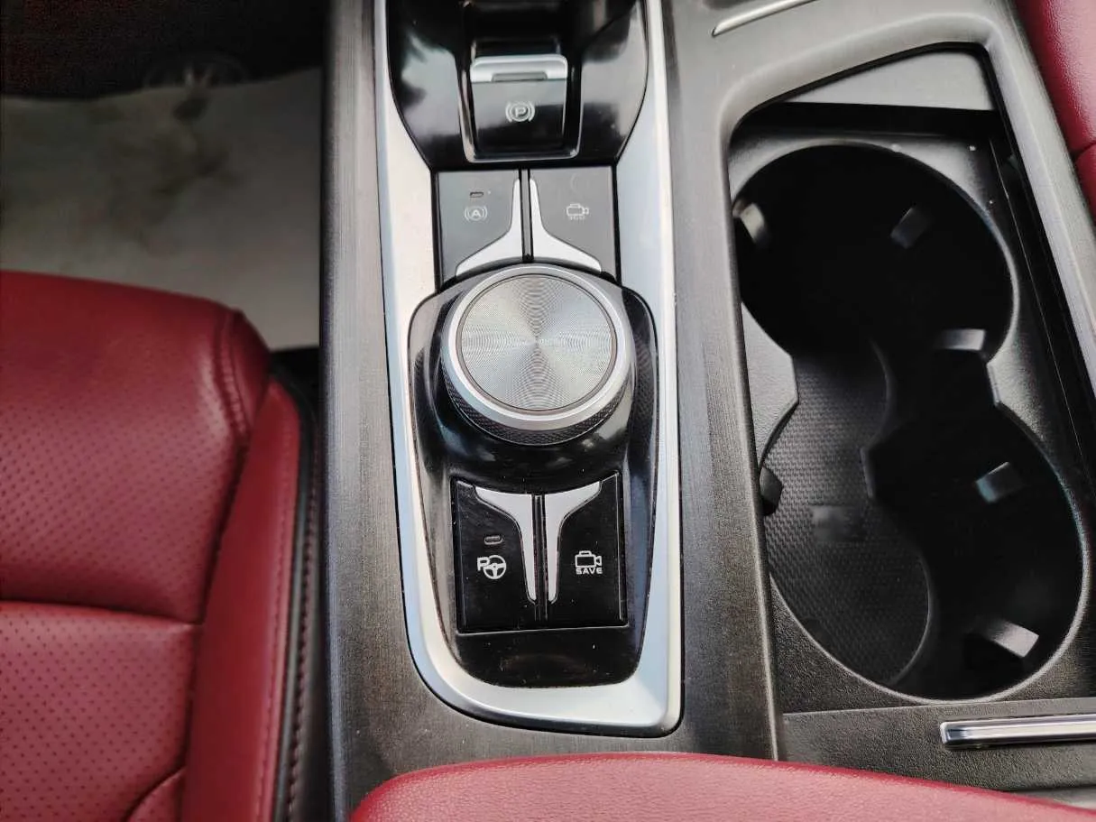 Car image 19