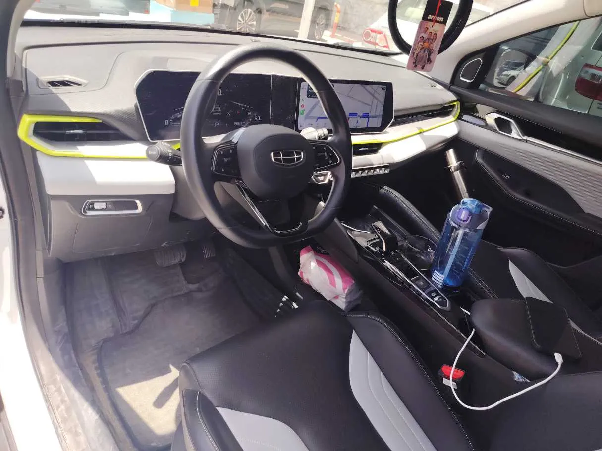 Car image 13