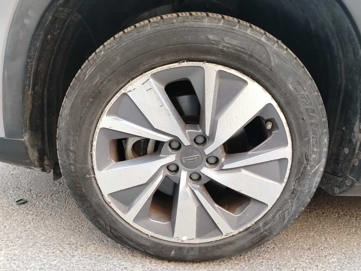 Car image 10