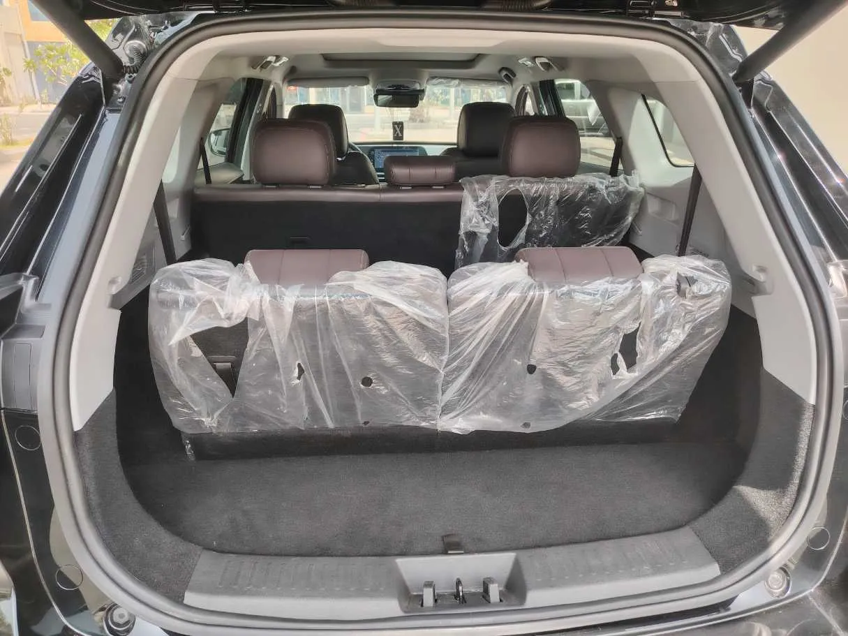 Car image 26