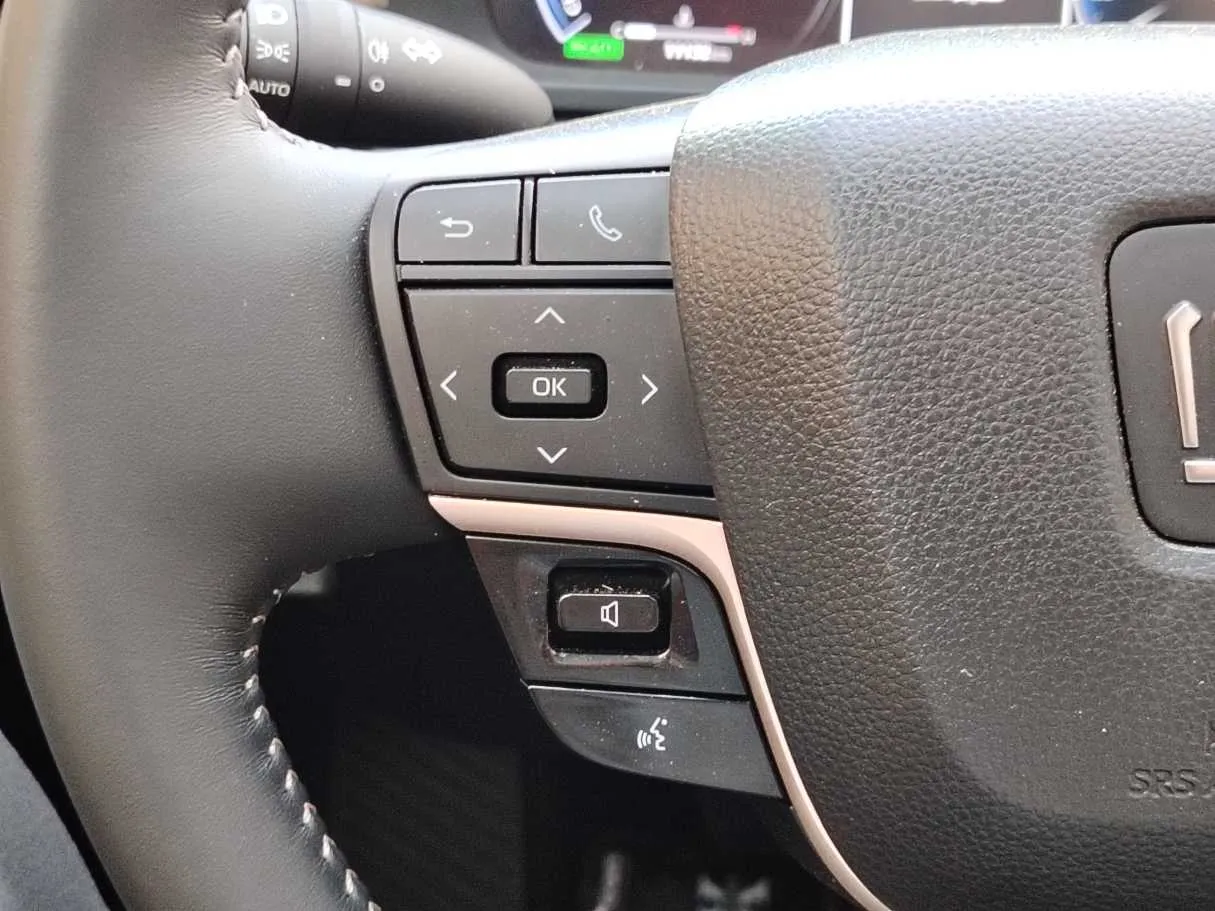 Car image 38