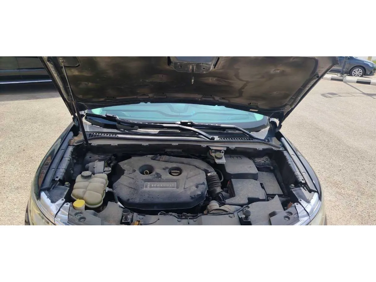 Car image 30