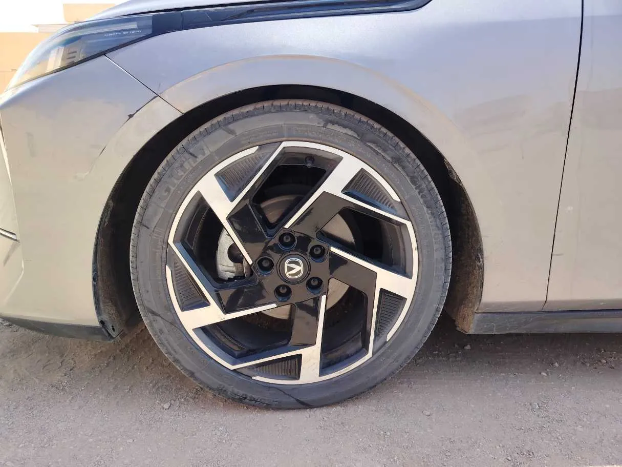 Car image 10